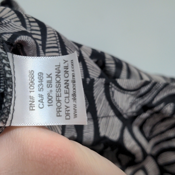 Akiko 100% Silk Printed Mini Dress Surplice V Neck Faux Wrap Floral Tan Size XS - Picture 11 of 14